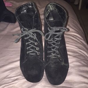 Womans 4" lace up platform shoes